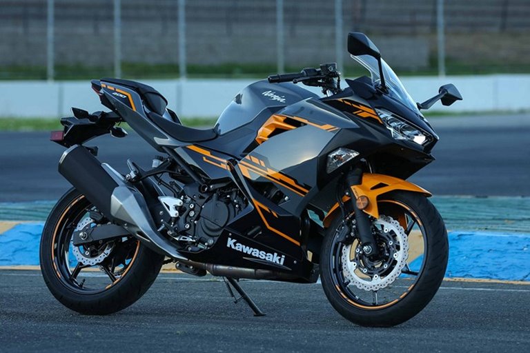 موتورسیکلت برتر با حجم 300 سی سی